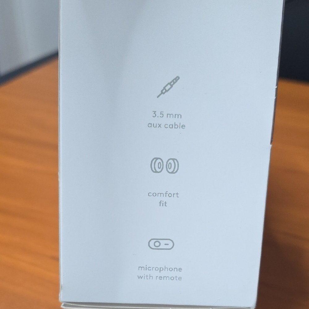 Heyday Wired Headphones in Peach - Picture 2 of 4